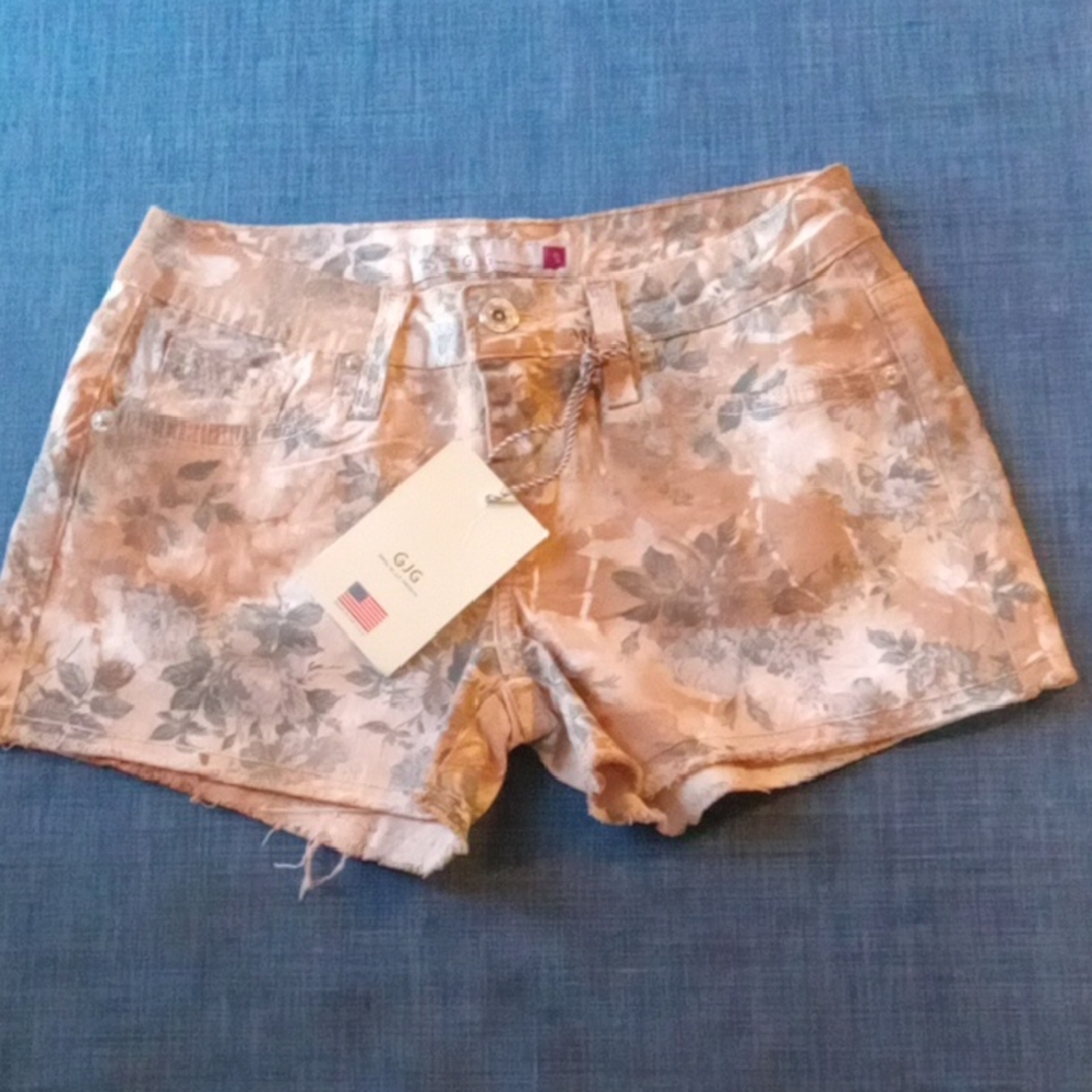 Women's Floral Tan Shorts